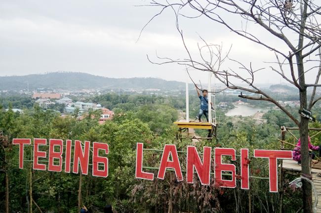 Mau Menambah Koleksi Foto Instagram? Coba Kunjungi Tebing Langit